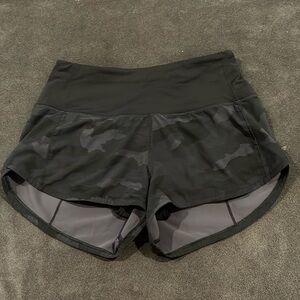 Lululemon cameo speed up’s size 4 shorts
